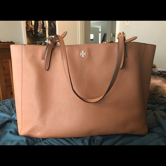 Tory Burch Handbags - Tory Burch Large leather tote in Tan